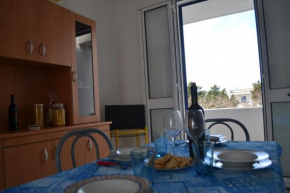Cosy Apartment Near The Beach With Balcony; Pets Allowed; Parking Available